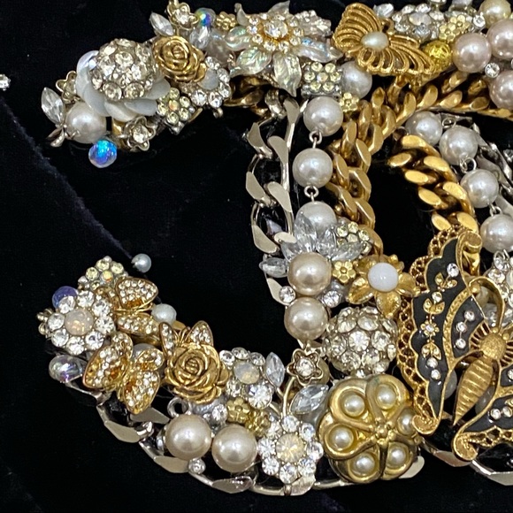 Luxury Design Repurposed Vintage Jewelry Framed 3D Mixed Media Wall Art - Picture 9 of 17